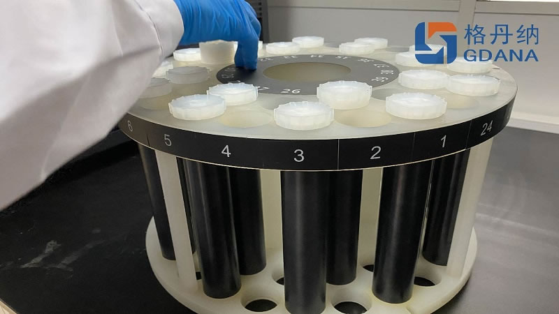 消解罐放入轉(zhuǎn)盤(pán) 消解罐放入轉(zhuǎn)盤(pán)